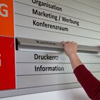 Wir liefern Firmenschilder in Hamburg