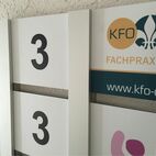 Wir liefern Firmenschilder in Wiesbaden . Kiel . Aachen . Chemnitz . Freiburg