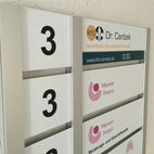 Wir liefern Firmenschilder, Büroschilder, Gewerbeschilder in Deutschland, Wiesbaden, Mainz, Frankfurt, Rhein-Main