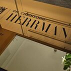 Wir liefern Messingschilder in Stuttgart