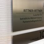 Wir liefern Firmenschilder in Hamburg, Lübeck, Schwerin