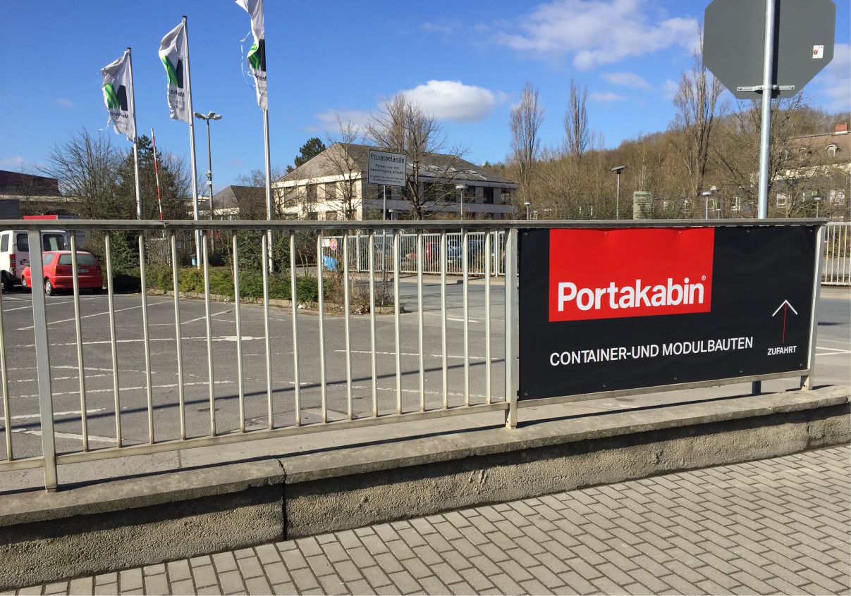 Wir liefern Firmenschilder in Wiesbaden . Würzburg . Dresden . Münster . Karlsruhe