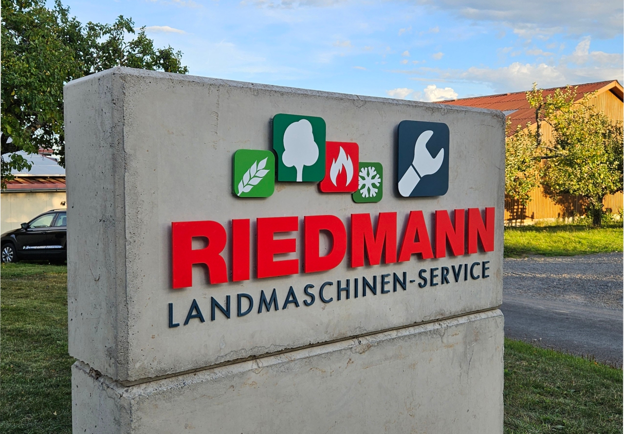 Wir liefern Firmenchilder in München, Augsburg, Ingolstadt, Landshut, Rosenheim, Freising