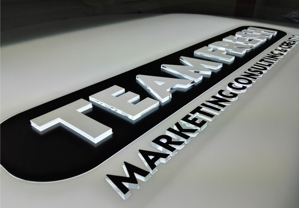 Wir liefern Firmenschilder in Wiesbaden . Würzburg . Dresden . Münster . Karlsruhe