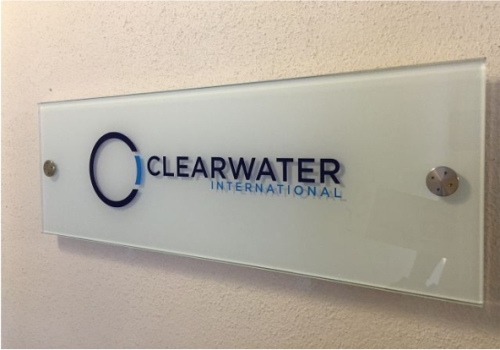 Wir liefern Glasschilder in Hannover, Braunschweig, Göttingen, Wolfsburg, Salzgitter, Hildesheim, Celle