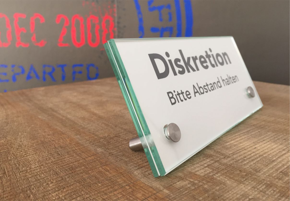 Wir liefern Glasschilder in Hamburg, Lübeck, Schwerin, Lüneburg, Neumünster, Norderstedt, Wismar