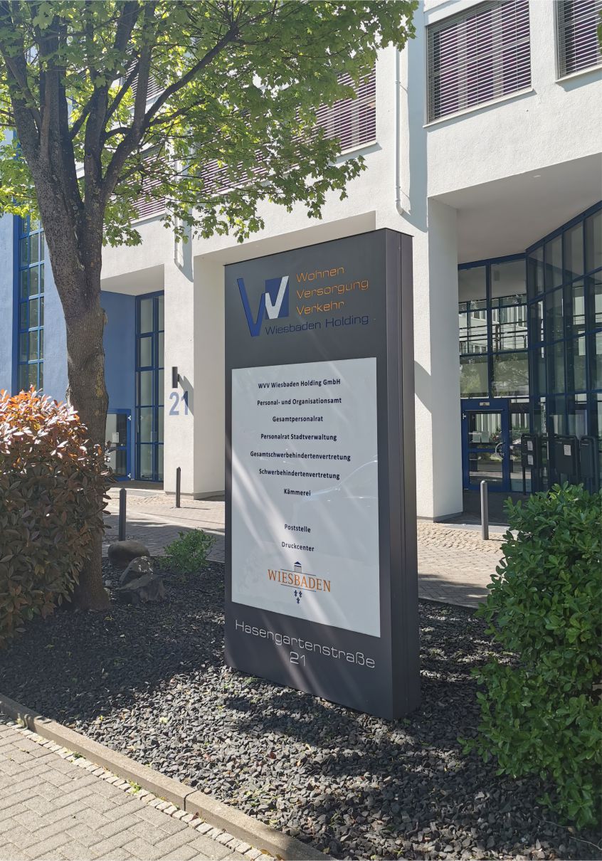 Wir liefern Pylone Stelen Aufsteller in Hamburg, Lübeck, Schwerin, Lüneburg, Neumünster, Norderstedt, Wismar