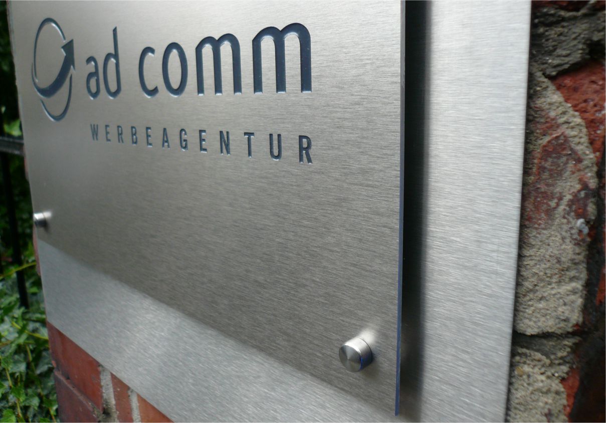 Wir liefern Gravierte Schilder in München, Berlin, Hamburg, Frankfurt, Stuttgart