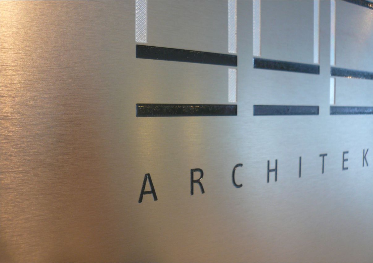 Wir liefern Gravierte Schilder in München, Berlin, Hamburg, Frankfurt, Stuttgart