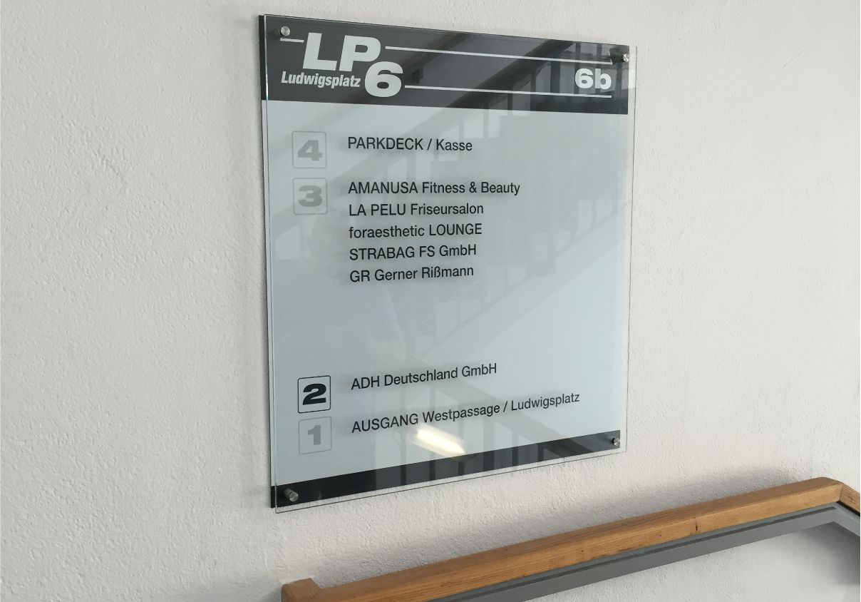 Wir liefern Etagenwegweiser für innen in Rhein-Neckar, Mannheim, Ludwigshafen, Heidelberg, Worms, Neustadt