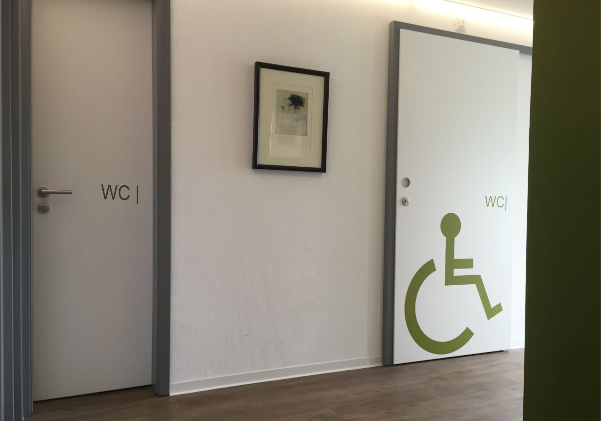 Wir liefern Praxisschilder in Halle, Magdeburg, Freiburg, Krefeld, Lübeck